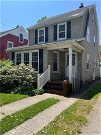 Affordable home in the heart of Mineola.