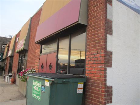 Commercial use property muti-store rental in heart of mineola