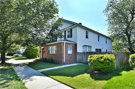 🏡 MLS#: 913266 – Legal 2-Family Colonial | Williston Park, NY