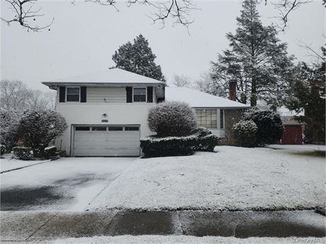 Sharon Lane, Westbury, New York 11590, Nassau County