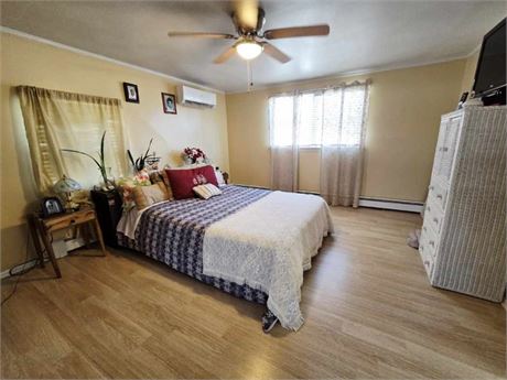 Legal two-family in Willison Park. Listing history: the most important evidence